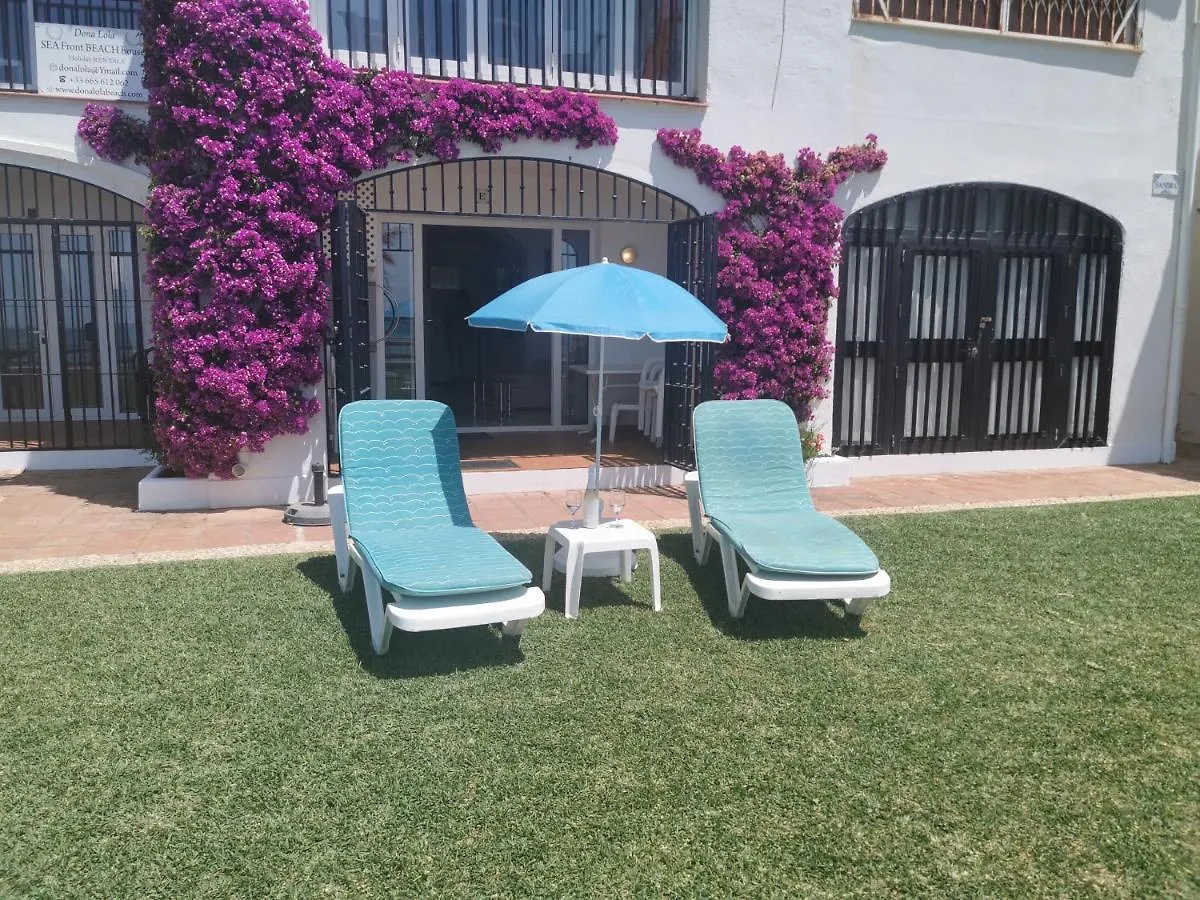 Dona Lola Sandra: Beachfront Villa with Sea Views near Marbella Sitio de Calahonda Holiday home