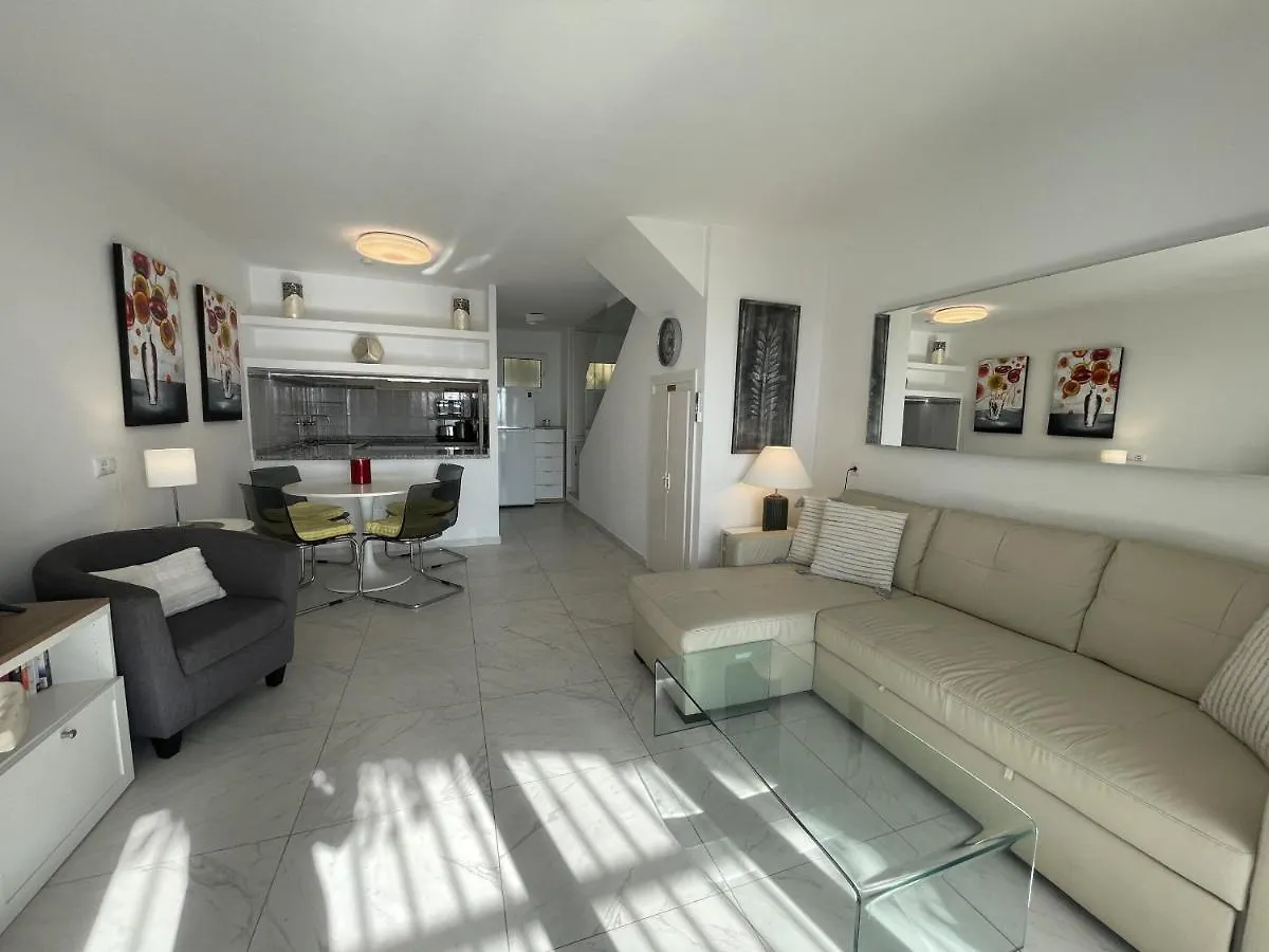 Dona Lola Sandra: Beachfront Villa with Sea Views near Marbella Sitio de Calahonda Holiday home