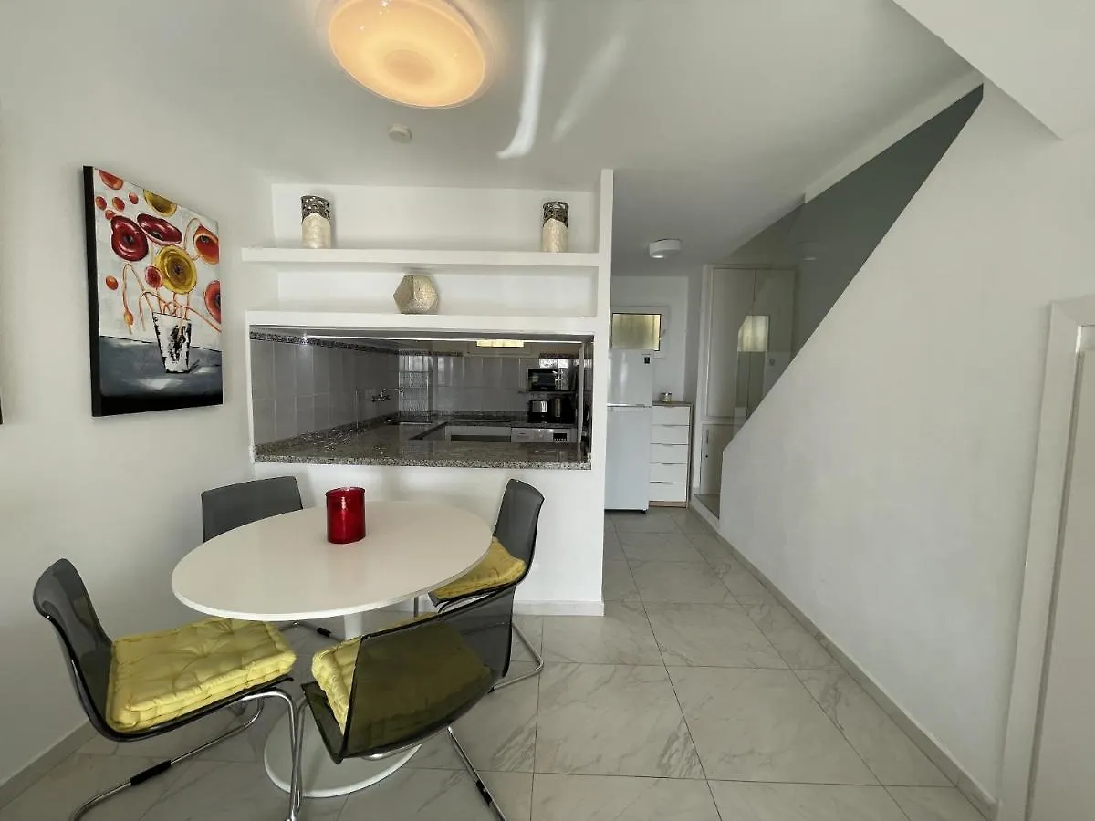 Holiday home Dona Lola Sandra: Beachfront Villa with Sea Views near Marbella Sitio de Calahonda